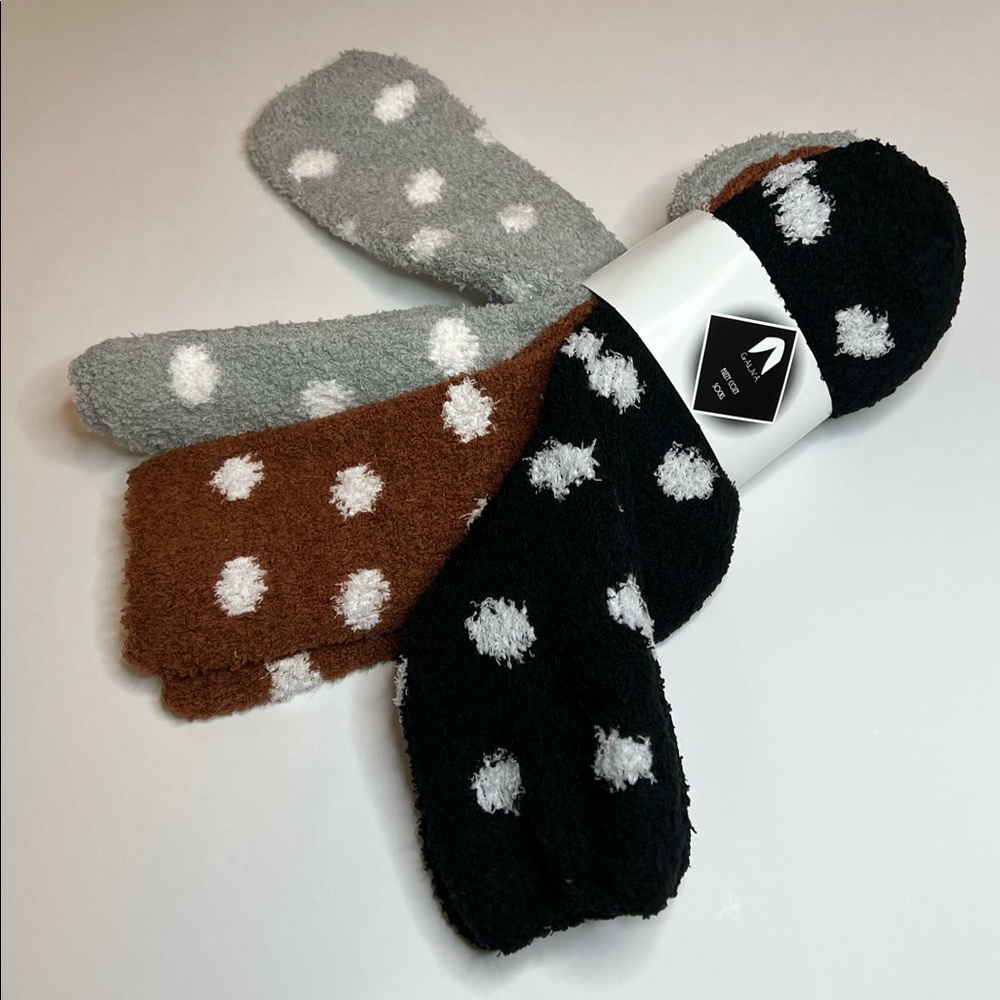 Holiday Gifts Galiva 6 pr asst color fuzzy socks S/M/L made in S. Korea 🍁🦃🎄